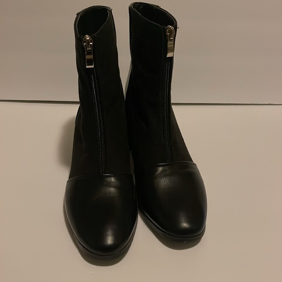 Black chunky heel booties Size euro 40 comparable to size 8.5 or 9 - Picture 3 of 10